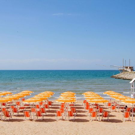Camping Village Baia Falcone Vieste Exterior photo