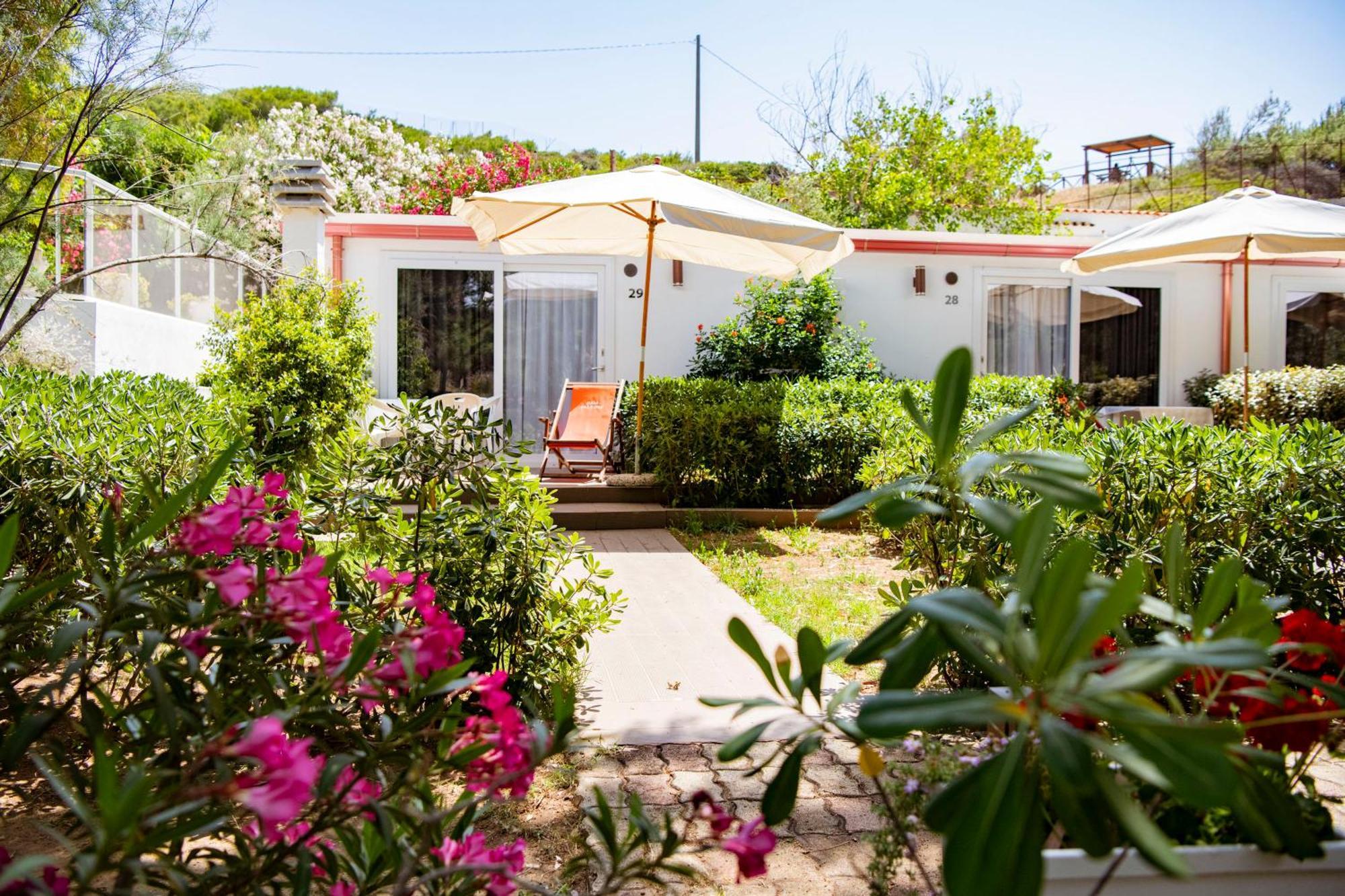 Camping Village Baia Falcone Vieste Exterior photo