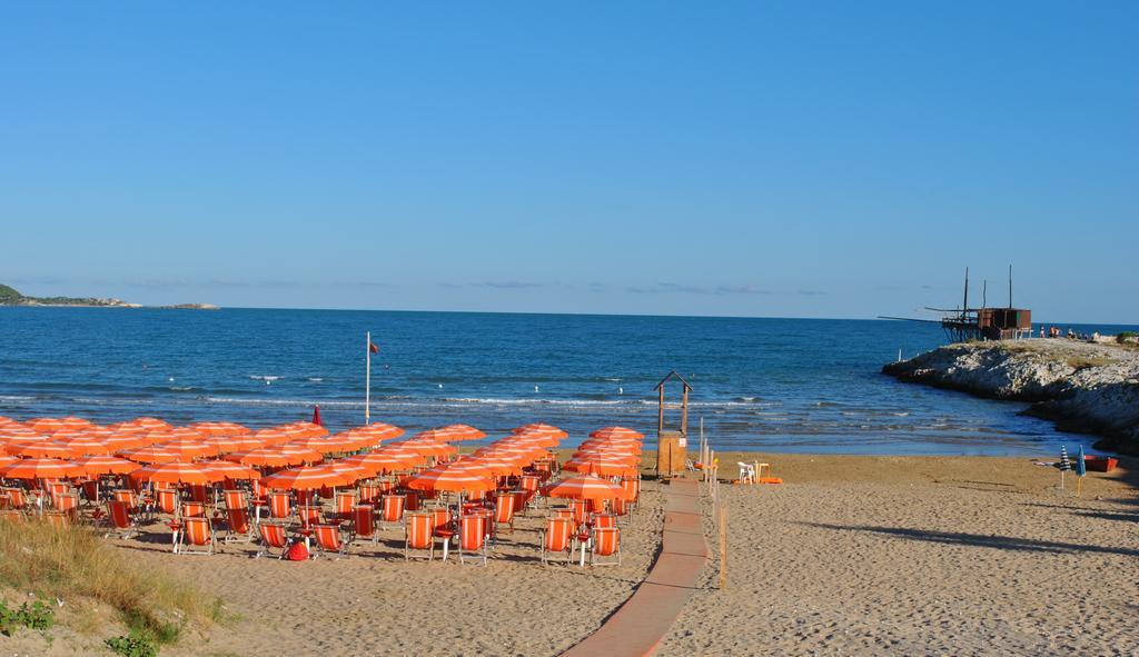 Camping Village Baia Falcone Vieste Exterior photo
