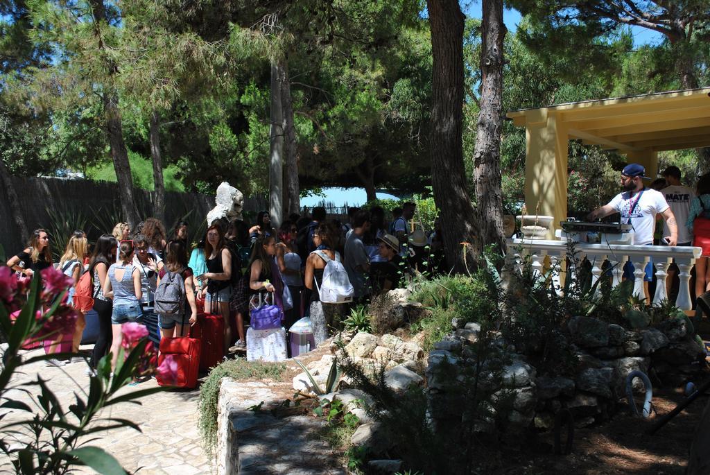 Camping Village Baia Falcone Vieste Exterior photo