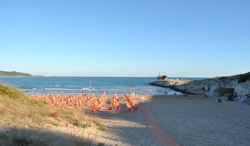 Camping Village Baia Falcone Vieste Exterior photo